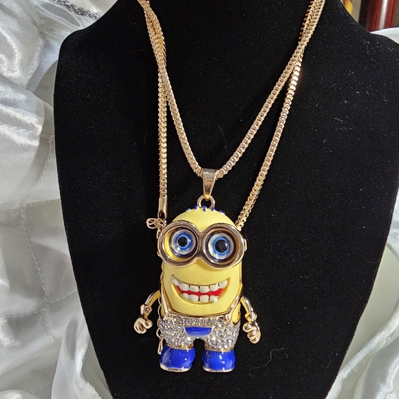 Minion Sweater Necklace - Picture 4 of 17